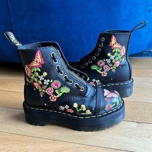 Dr Martens Sinclair Bloom Platform Combat Boots in Black Floral Print US 5